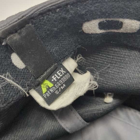 Oakley Fitted Baseball Cap Gray Medium Lightweight Vented Holes 6 Panel A-Flex - Picture 9 of 9